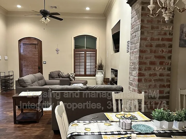 330 Dunvegan Ct — Photo 10
