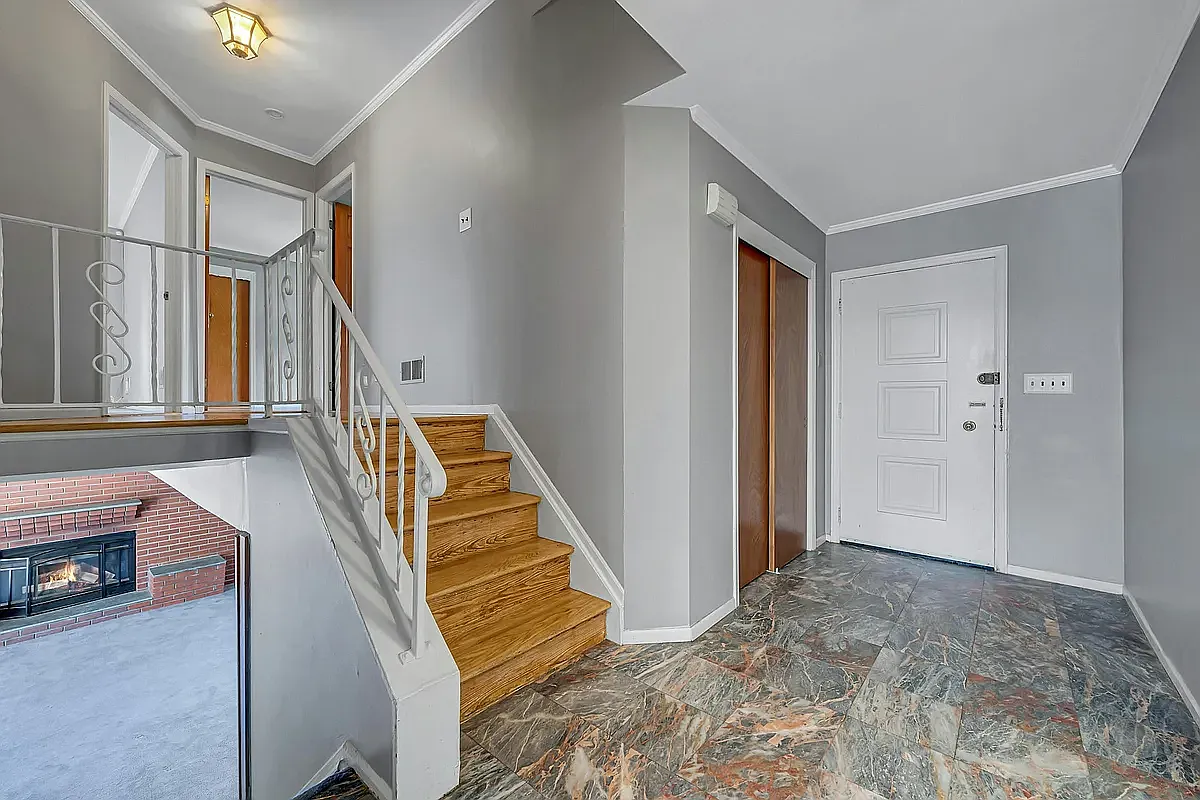 3 bed, 2500 sqft, $6,250 — Photo 2