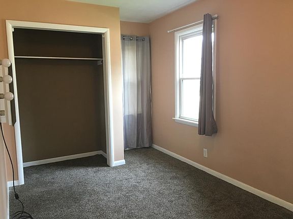 5th image of 564 S Shore Dr