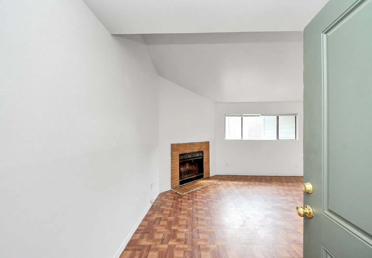 1 bed, 1.0 bath, 769 sqft, $925 — Photo 2