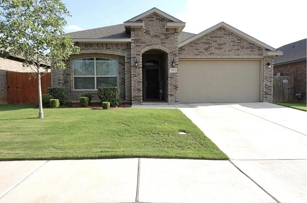 4 bed, 2.0 bath, 2035 sqft, $3,050 — Photo 1