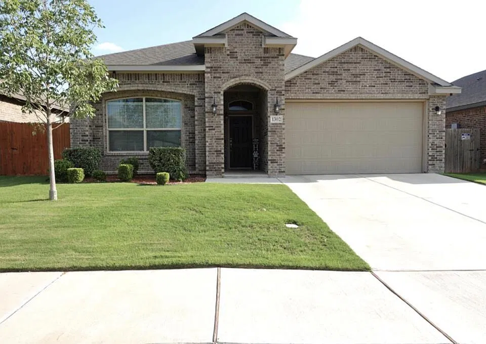 1302 Santa Clara Dr