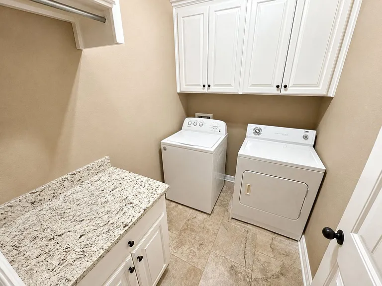 922 Antler Dr — Photo 4