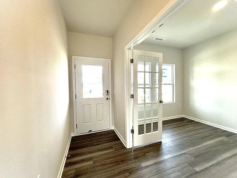 932 Crow Branch Dr — Photo 2