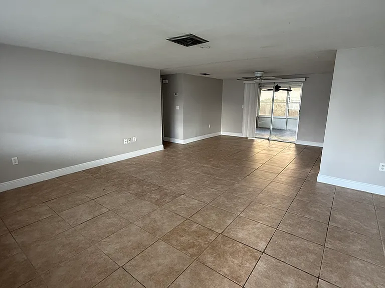 4624 Durney St — Photo 2