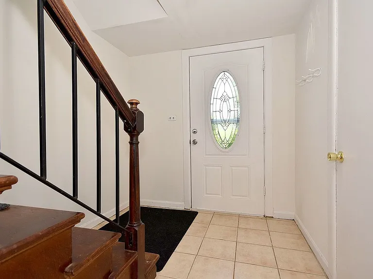1927 Governors Ln — Photo 2
