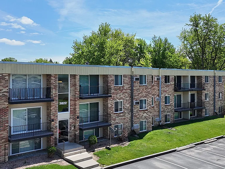 Winchester Apartments & Townhomes — Photo 16