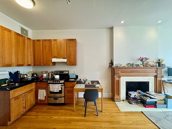 3rd image of 45 W 85th St #3