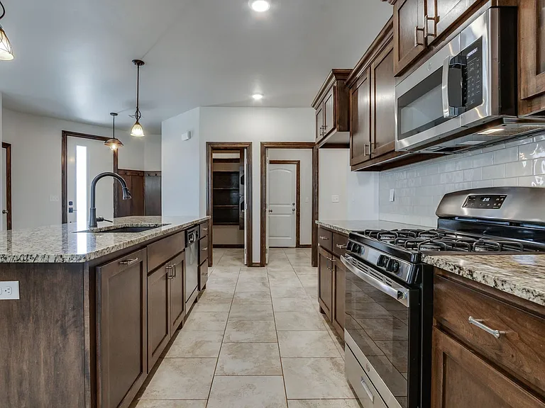 2200 Alta Vista Ln — Photo 17