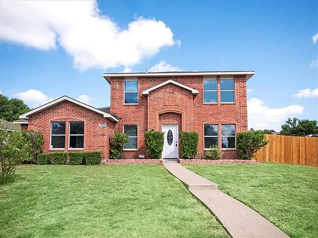 1st image of 1628 Deerwood Dr