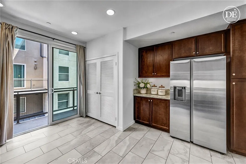 1 bed, 1.5 bath, 1426 sqft, $3,750 — Photo 3