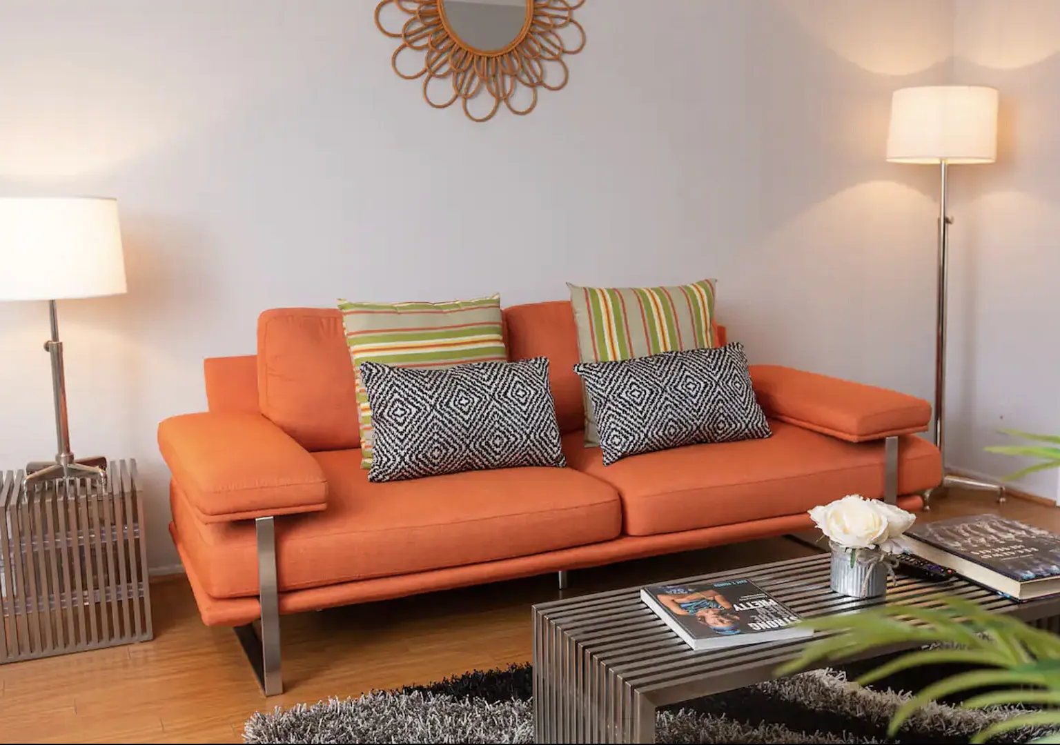 Sunny & Trendy 1 Bedroom Flat in West Hollywood — Photo 3