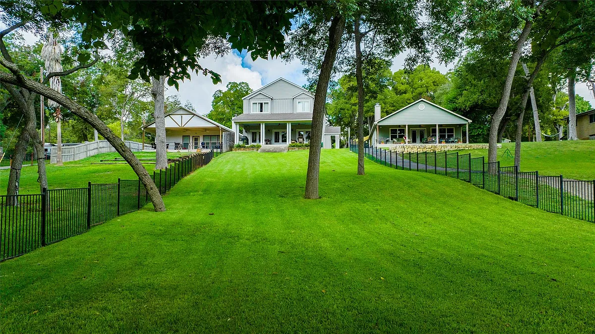 Building Photo - 1035 Timber Elm