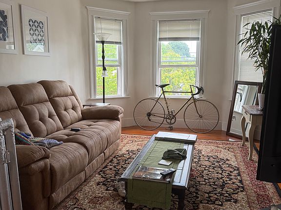4th image of 42 Morrison Ave #3