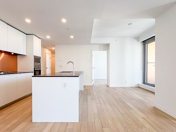 5th image of 1480 Howe St #3007