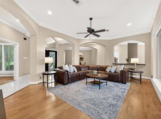 22 Stonegate Park Ct, Spring, TX 77379