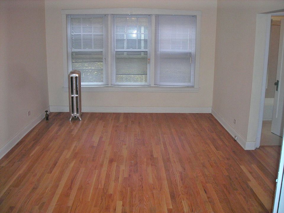 1st image of 1837 W Foster Ave APT 3