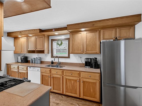 5th image of 221 Hartzell School Rd