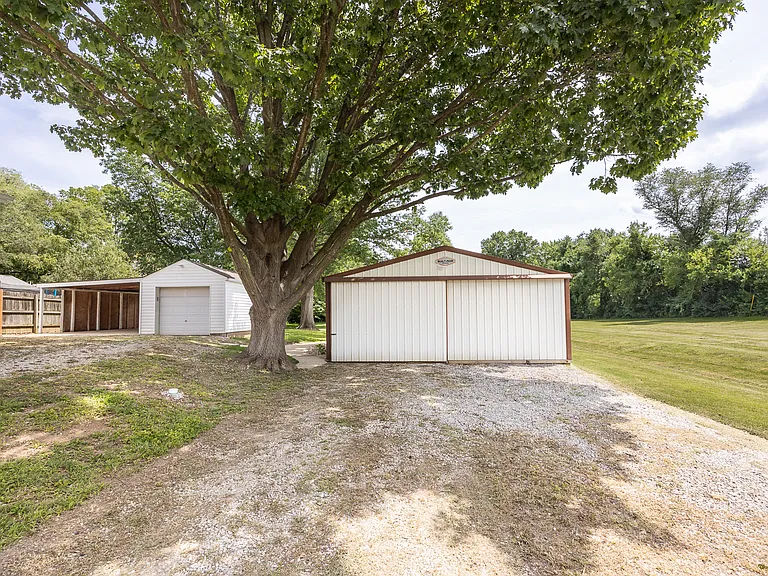 2702 E Main St — Photo 23