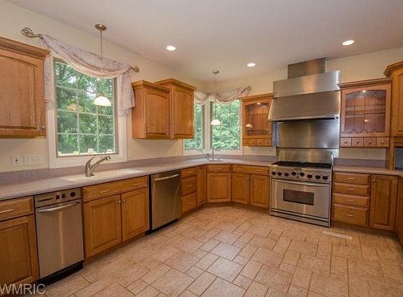3rd image of 33097 Lake Forest Ct