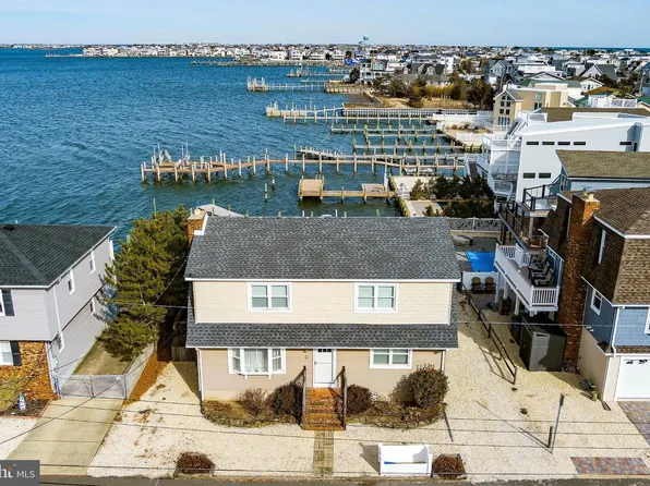 13 E Hodgson Ln, Beach Haven, NJ 08008