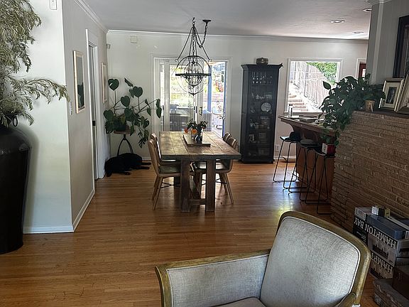 Open floorplan living - dining room