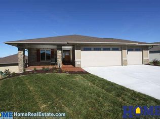 11400 Links Model Dr, Lincoln, NE 68526
