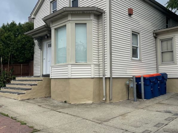 221 Middle St