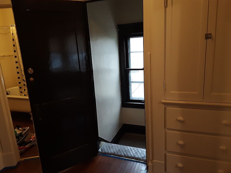 Entrance from front door going up one flight of stairs