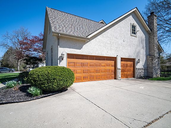3rd image of 101 Walnut Woods Ct