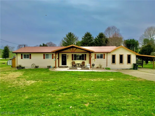 2865 Pioneer Cir, Zanesville, OH 43701