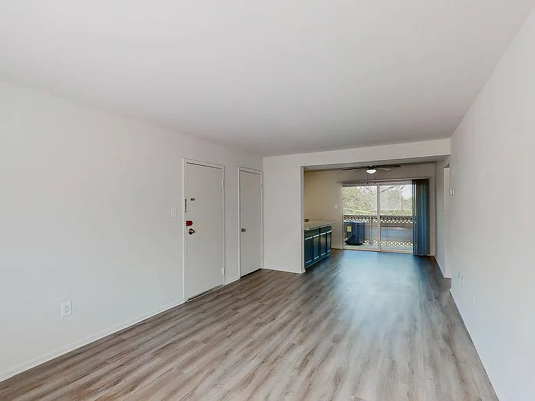 Eastdale Apartments — Photo 10