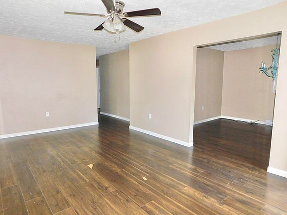5th image of 132 N Plum St