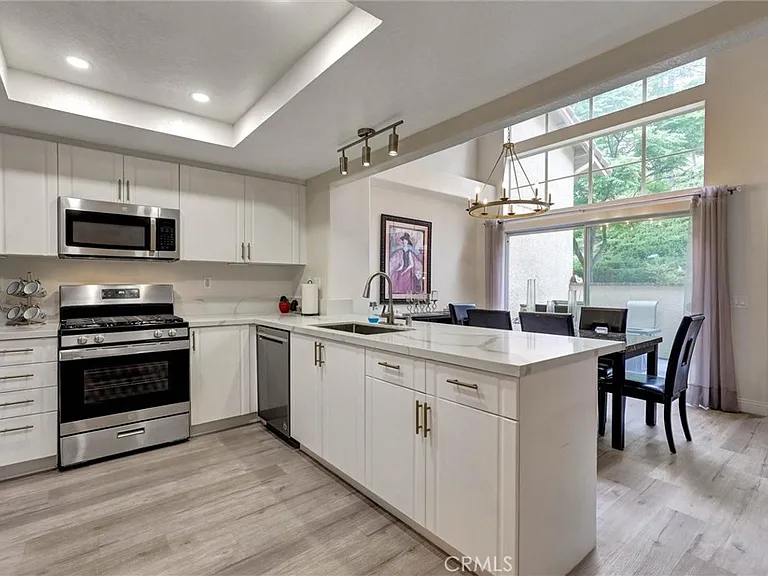 6 Nightingale Dr — Photo 12