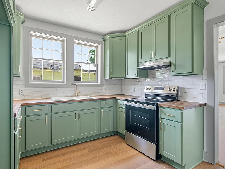 988 Terrace Ave — Photo 4