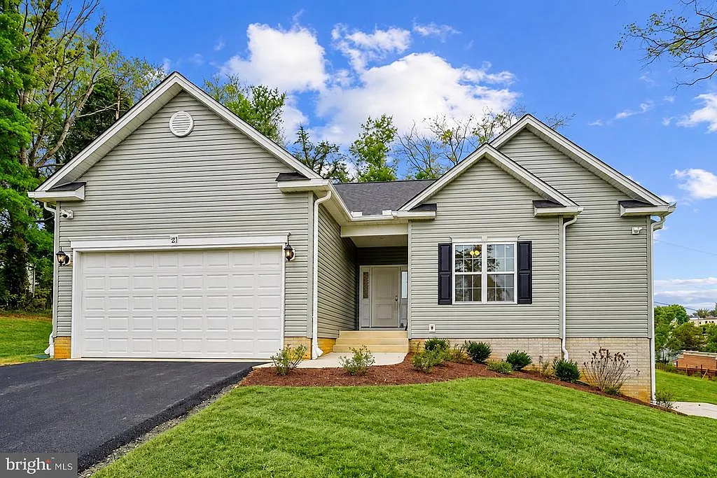 4 bed, 3.0 bath, 2800 sqft, $4,200 — Photo 1