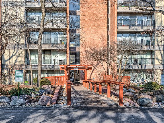 3rd image of 6010 Oakwood Dr APT 1J