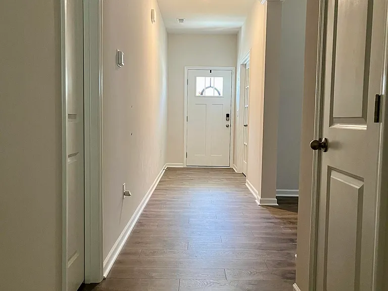 298 Robert Pl — Photo 8