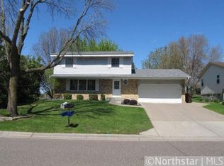 2387 Standridge Ave E, Maplewood, MN 55109