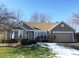 574 Surrey Ridge Dr, Cary, IL 60013