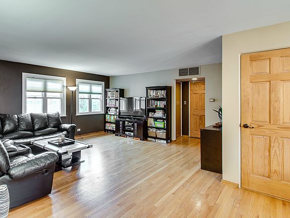 4th image of 2431 W Lunt Ave #3W