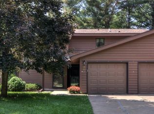 911 Woodglen Ct, Altoona, WI 54720