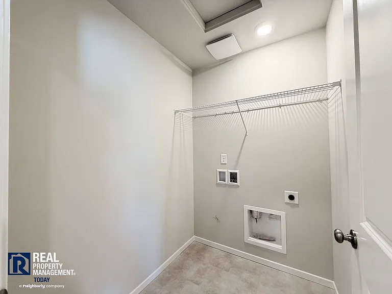2216 Trailside Dr NE — Photo 22