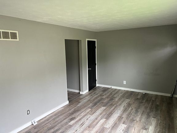 2nd image of 5926 Garesche Ave