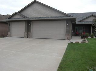 4207 E Brookline Dr, Sioux Falls, SD 57103