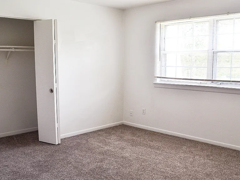 Golfview Apartments — Photo 7