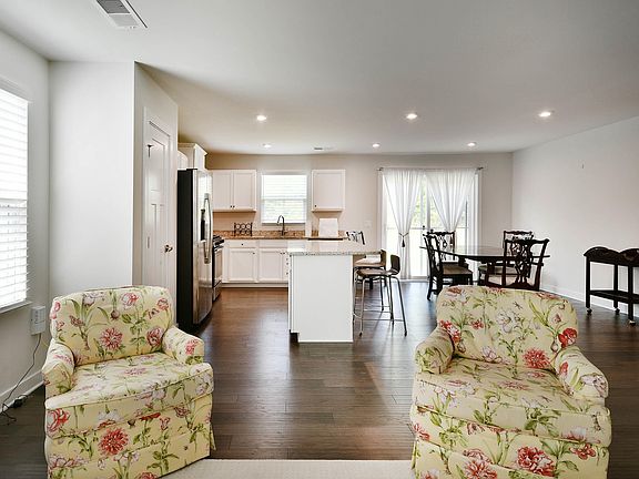 5th image of 637 Lynndale Ct
