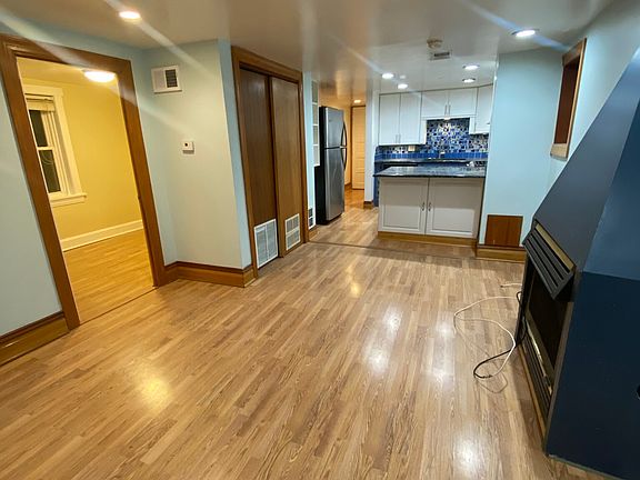 4th image of 1826 W Henderson St #1