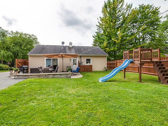 4th image of 449 Birchwood Dr