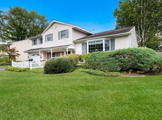 1067 Log College Dr, Warminster, PA 18974